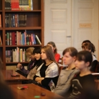 Наші читачі - студенти Львівського училища культури - уважно слухали артистку, яка розповідала про театр та сім'ю