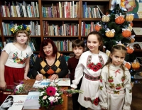 Літературні подарунки для улюбленої поетеси й наставниці